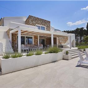 4 bedroom villa with pool, Castellammare del Golfo, sleeps 8-10